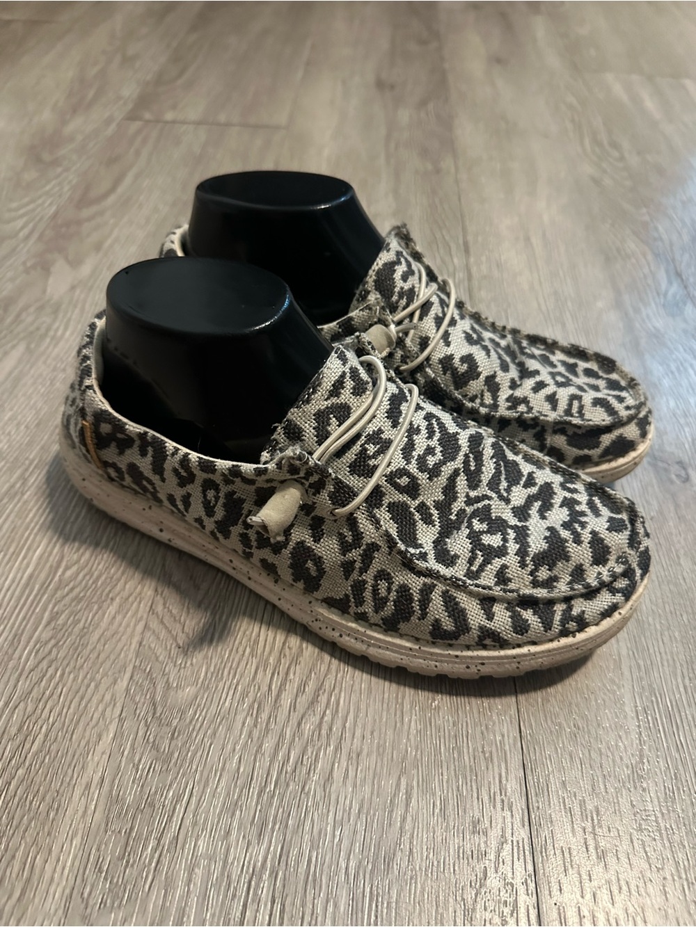 Hey Dude Wendy Women's Leopard Print Slip-On Shoes Sz 8